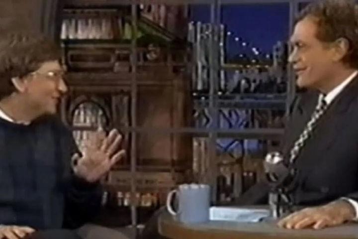 Năm 1995, Bill Gates trả lời "Internet là gì" trên chương trình Late Show with David Letterman. Năm 1995, Bill Gates trả lời "Internet là gì" trên chương trình Late Show with David Letterman.