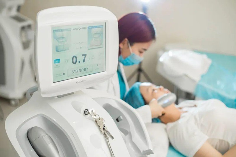 Trương Sài Vi trở thành "con nợ" của các nền tảng cho vay tín dụng vì phẫu thuật thẩm mỹ. Ảnh: QQ