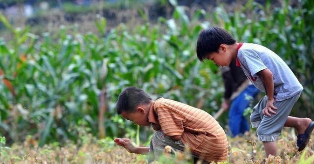 Trẻ em ở nông thôn Trung Quốc chịu thiệt thòi hơn trẻ em ở thành thị.