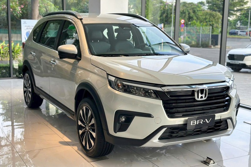 Toyota Innova Cross ra mắt bản 'giá rẻ' 730 triệu đồng, cạnh tranh VinFast Limo Green-5.jpg