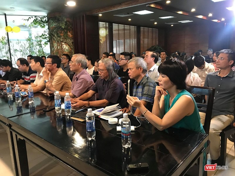 Quang cảnh buổi sinh hoạt chuyên đề do CLB Cafe Số tổ chức