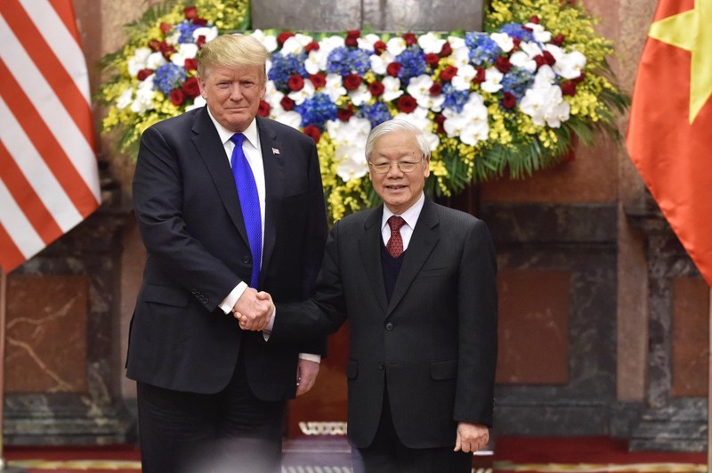 Tổng Bí thư, Chủ tịch nước Nguyễn Phú Trọng tiếp Tổng thống Donald Trump. Hai nhà lãnh đạo đã chứng kiến lễ ký các văn bản hợp tác trị giá nhiều tỷ USD giữa các doanh nghiệp (Ảnh: VGP)