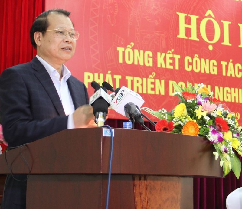 Ông Vũ Văn Ninh phát biểu tại Hội nghị tổng kết 5 năm (2011-2015) thực hiện công tác tái cơ cấu, sắp xếp, cổ phần hóa doanh nghiệp nhà nước (DNNN) thuộc Bộ GTVT tổ chức ngày 9/12/2015 (Ảnh: mt.gov.vn)