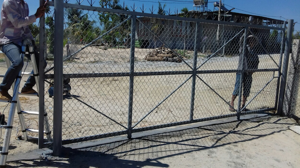 Hàng rào dựng trên đất lấn chiếm