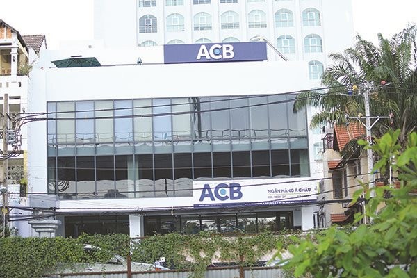 Công ty Hồng Hoàng đã sử dụng gần 61 triệu cổ phiếu của Ngân hàng TMCP Á châu (ACB) làm tài sản đảm bảo cho trái phiếu doanh nghiệp. Ảnh Thành Hoa.