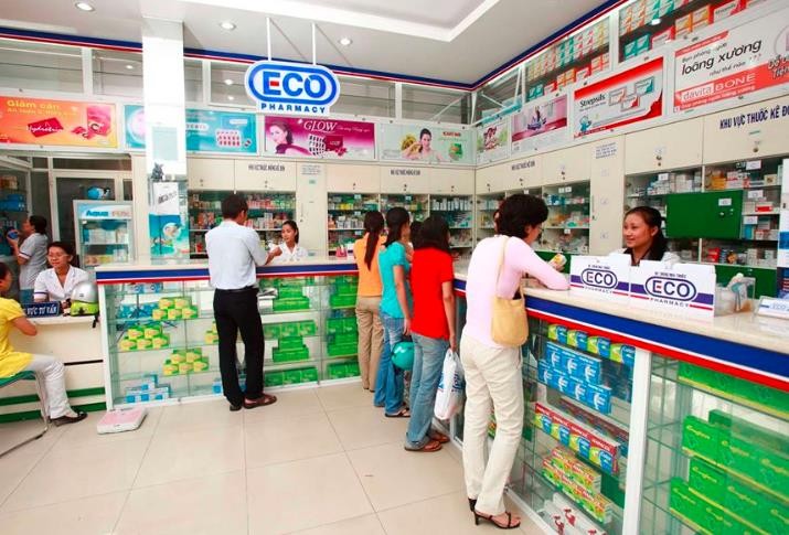 Hệ thống nhà thuốc Eco Pharmacy hẳn cũng là một kênh hút doanh thu lớn cho doanh nghiệp của ông Ngô Chí Dũng. (Ảnh: Internet) Hệ thống nhà thuốc Eco Pharmacy hẳn cũng là một kênh hút doanh thu lớn cho doanh nghiệp của ông Ngô Chí Dũng. (Ảnh: Internet)
