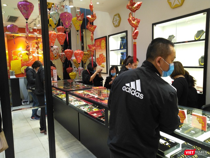 Và không thể thiếu những chiếc khẩu trang