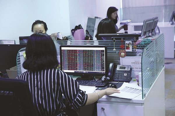 Đằng sau cái gọi là “thao túng tiền tệ” ảnh 4 Rủi ro kinh tế 2020: Cẩn trọng với nợ doanh nghiệp