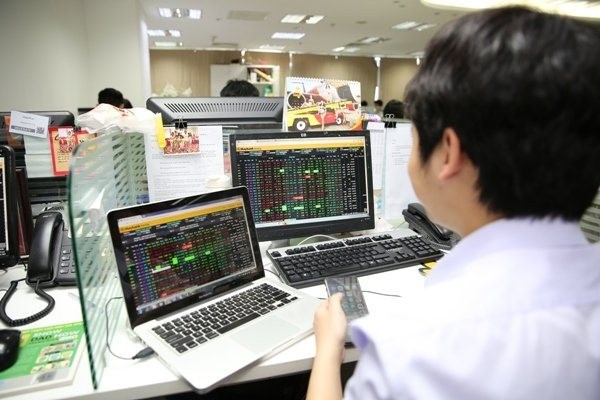 Nhiều doanh nghiệp có tỷ suất cổ tức tốt qua nhiều năm, nhưng lại có thanh khoản thấp, do cổ đông chỉ nắm giữ, không có giao dịch. Ảnh minh họa Thành Hoa Nhiều doanh nghiệp có tỷ suất cổ tức tốt qua nhiều năm, nhưng lại có thanh khoản thấp, do cổ đông chỉ nắm giữ, không có giao dịch. Ảnh minh họa Thành Hoa