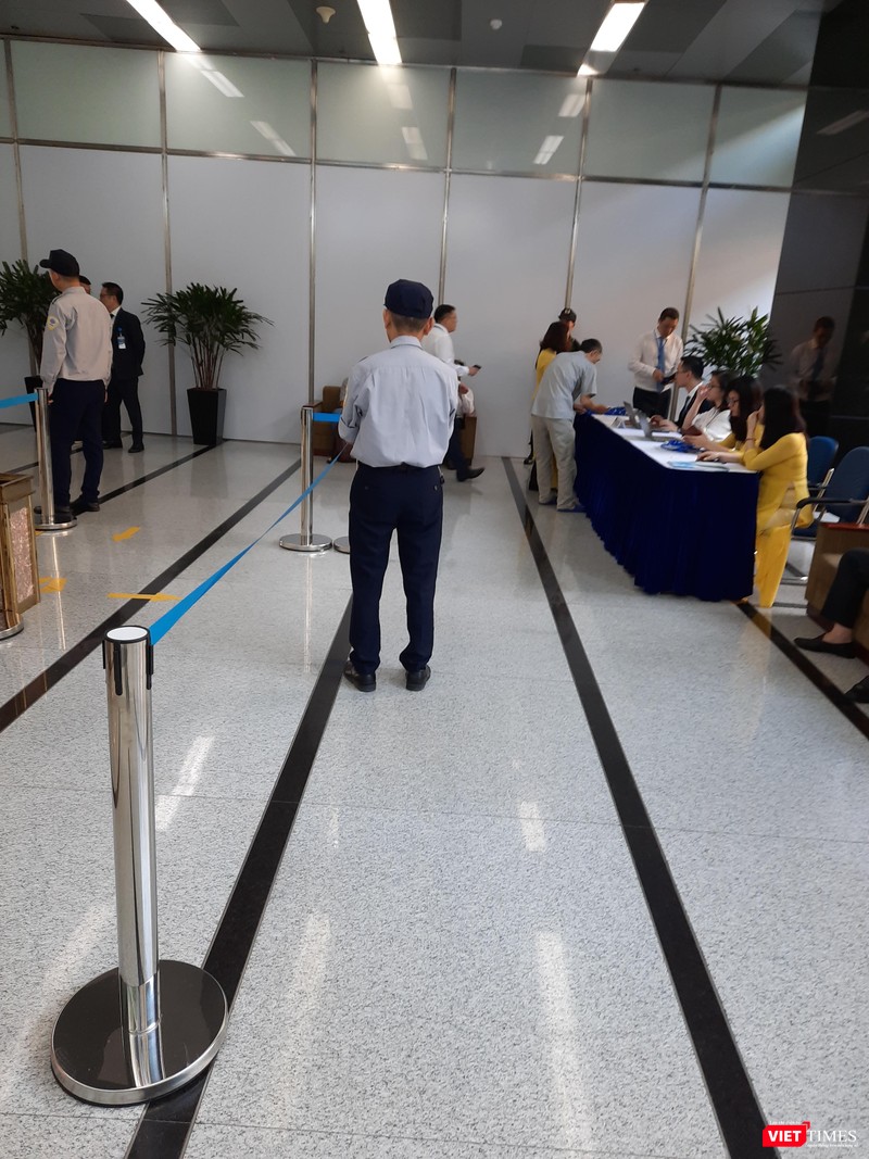 Phiên họp ĐHĐCĐ thường niên năm 2020 của Vinaconex diễn ra trong bối cảnh an ninh "thắt chặt" Phiên họp ĐHĐCĐ thường niên năm 2020 của Vinaconex diễn ra trong bối cảnh an ninh