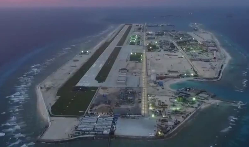 Đảo nhân tạo do Trung Quốc chiếm đóng, xây dựng và quân sự hóa trái phép trên Đá Chữ Thập thuộc quần đảo Trường Sa của Việt Nam. Ảnh: CCTV.