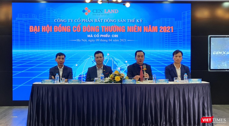 Ban Chủ toạ tại ĐHĐCĐ thường niên năm 2021 của CTCP Bất động sản Thế Kỷ (Ảnh: P.D)
