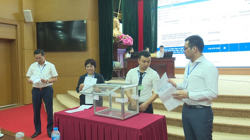 CTCP Phát triển nhà ở Bắc Từ Liêm đã bỏ giá cao hơn các 'đối thủ' cùng nhóm chỉ 1 triệu đồng để trúng đấu giá các ô đất thuộc dự án xây dựng hạ tầng kỹ thuật khu đấu giá quyền sử dụng đất phía Đông Nam thôn Cổ Dương