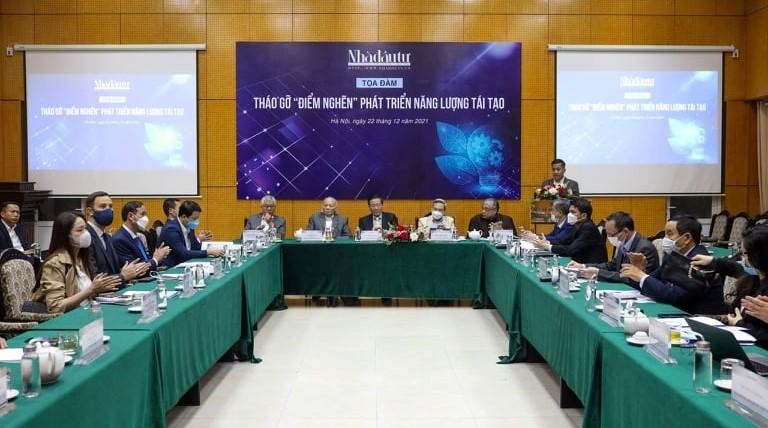 Toàn cảnh buổi toạ đàm Tháo gỡ “điểm nghẽn” phát triển năng lượng tái tạo (Ảnh: N.N)