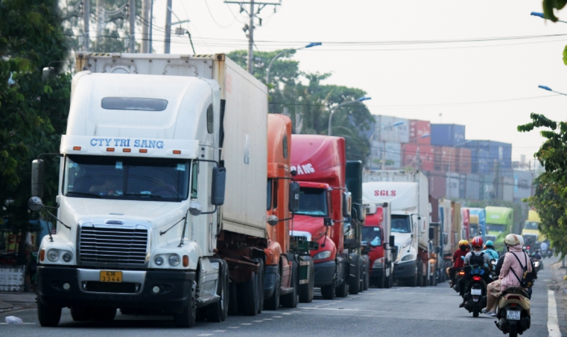 Xăng dầu chiếm từ 40%-45% trong cơ cấu giá thành vận tải