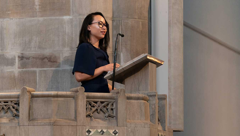 PGS Kimberly Kay Hoang đang giảng dạy tại Đại học Chicago (Ảnh: uchicago) PGS Kimberly Kay Hoang đang giảng dạy tại Đại học Chicago (Ảnh: uchicago)