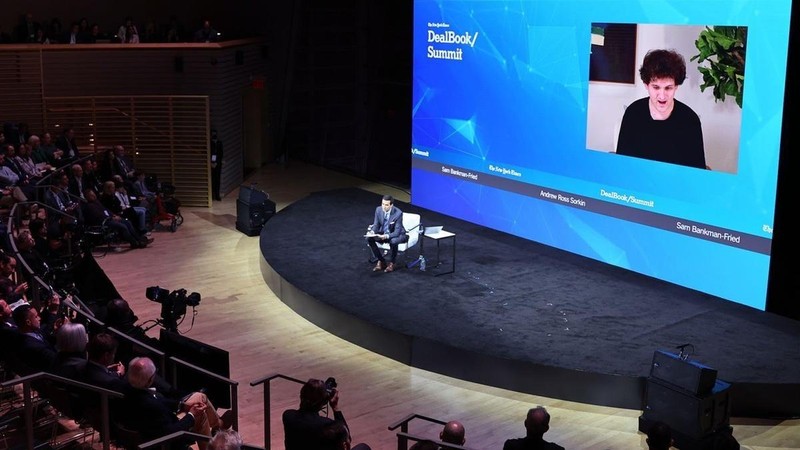 Sam Bankman-Fried lần đầu tiên xuất hiện sau vụ sụp đổ của FTX (Ảnh: CNN)