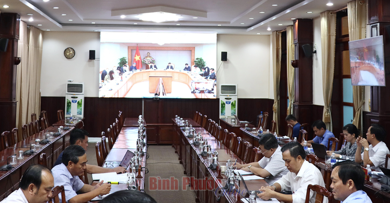 Toàn cảnh buổi làm việc giữa lãnh đạo Chính phủ và UBND tỉnh Bình Phước về dự án cao tốc Gia Nghĩa (Đắk Nông) - Chơn Thành (Bình Phước) (Nguồn: Bình Phước Online) Toàn cảnh buổi làm việc giữa lãnh đạo Chính phủ và UBND tỉnh Bình Phước về dự án cao tốc Gia Nghĩa (Đắk Nông) - Chơn Thành (Bình Phước) (Nguồn: Bình Phước Online)