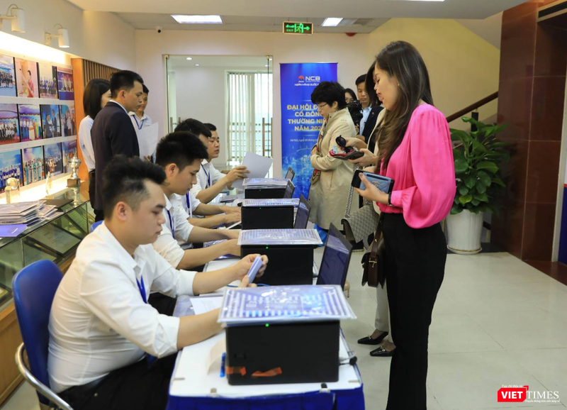 Ban tổ chức chưa công bố túc số. Bộ phận kiểm tra tư cách cổ đông vẫn đang thực hiện các thủ tục “check-in” cho cổ đông.