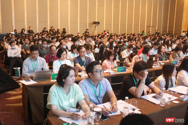 Hội trường tổ chức AGM 2023 của VPBank không còn chỗ trống!