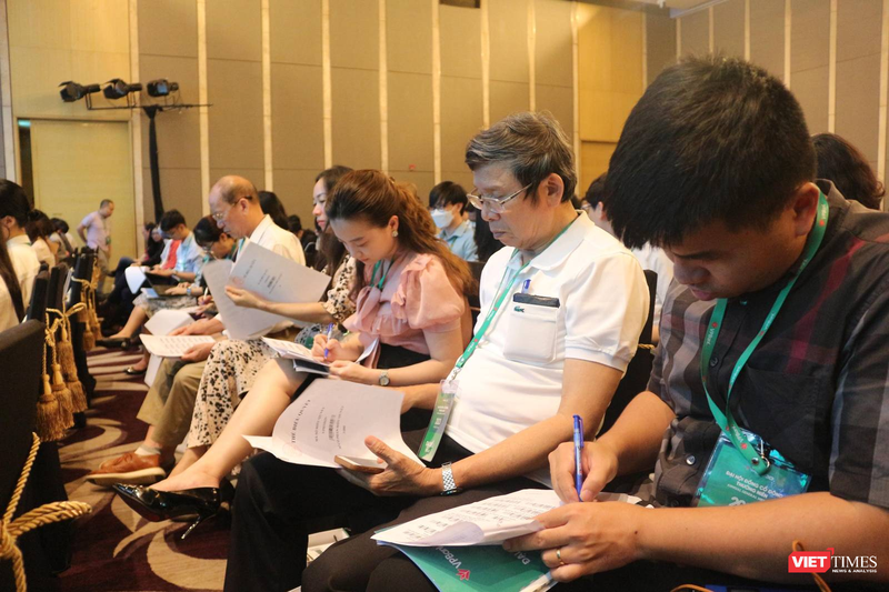 AGM 2023 của VPBank: Tham gia tái cơ cấu TCTD yếu kém, tự tin mục tiêu lợi nhuận tỉ USD ảnh 25