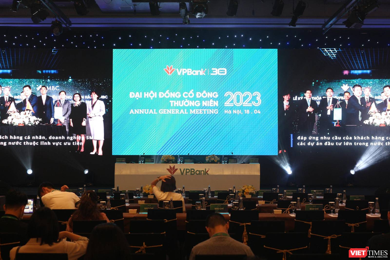 AGM 2023 của VPBank: Tham gia tái cơ cấu TCTD yếu kém, tự tin mục tiêu lợi nhuận tỉ USD ảnh 7