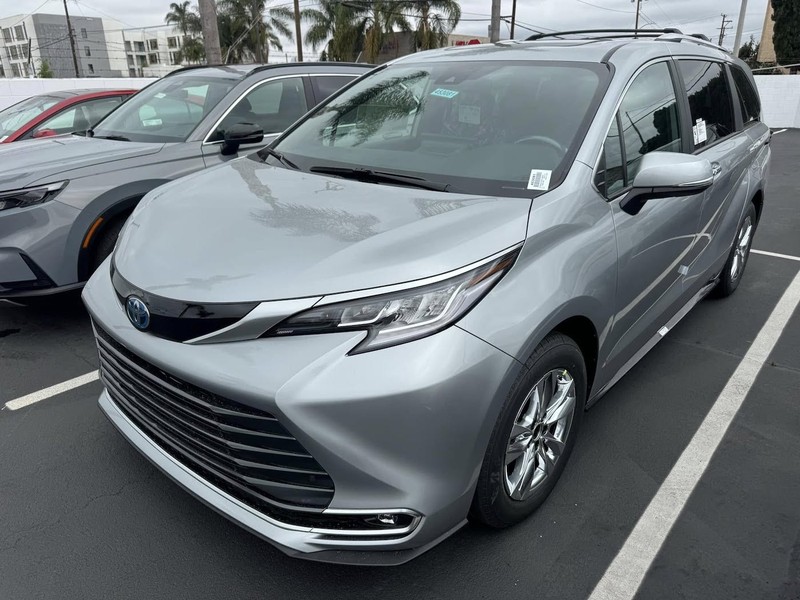 Toyota Siena_viettimes.jpeg