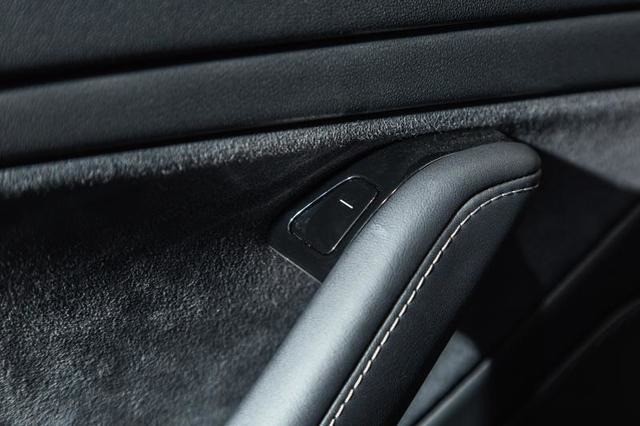 Nội thất độc nhất vô nhị của Tesla Model 3 ảnh 8
