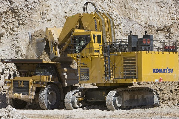 Hãng Komatsu cũng sẽ chuyển việc sử dụng linh phụ kiện của máy ủi thủy lực từ sản phẩm sản xuất tại nhà máy ở Trung Quốc sang các sản phẩm sản xuất ở Mỹ, Nhật và Mexico. Hãng Komatsu cũng sẽ chuyển việc sử dụng linh phụ kiện của máy ủi thủy lực từ sản phẩm sản xuất tại nhà máy ở Trung Quốc sang các sản phẩm sản xuất ở Mỹ, Nhật và Mexico.