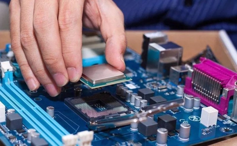 Để giải quyết nhu cầu về chip, ưu tiên hàng đầu của Trung Quốc là lôi kéo các nhân tài về công nghệ sản xuất sản phẩm này của Đài Loan