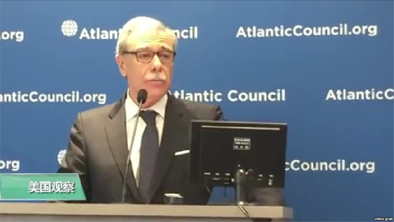 Ông Carlos Gutíerrez, cựu Bộ trưởng Thương mại dưới thời Tổng thống G.Bush con: "việc công khai chỉ trích Trung Quốc không giúp gì cho việc giải quyết vấn đề"