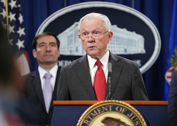 Bộ trưởng Tư pháp Mỹ Jeff Sessions mạnh mẽ phê phán chính phủ Trung Quốc đã vi phạm hiệp nghị “Không ủng hộ hoạt động tấn công mạng và đánh cắp bí mật thương mại” đã ký với chính phủ của ông Obama trước đây.