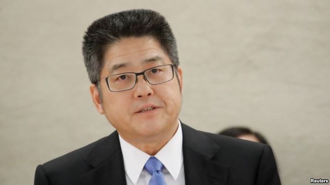 Thứ trưởng Ngoại giao Trung Quốc Lạc Ngọc Thành liên tiếp triệu tập khẩn cấp Đại sứ Canada và Mỹ tới để phản kháng và yêu cầu thả bà Mạnh Vãn Chu.