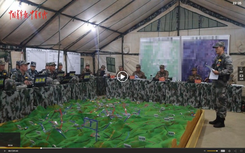 Sa bàn tại Sở chỉ huy cuộc diễn tập