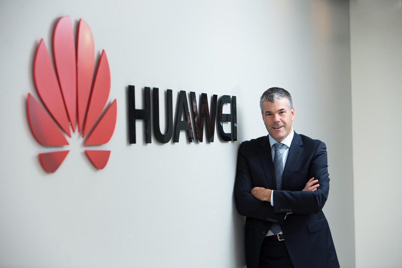 Ông Scott Bradley, Phó Tổng giám đốc Huawei Canada bất ngờ tuyên bố từ chức hôm 11.1 khiến các quốc gia phương Tây càng thêm nghi ngại về Huawei. Ông Scott Bradley, Phó Tổng giám đốc Huawei Canada bất ngờ tuyên bố từ chức hôm 11.1 khiến các quốc gia phương Tây càng thêm nghi ngại về Huawei.
