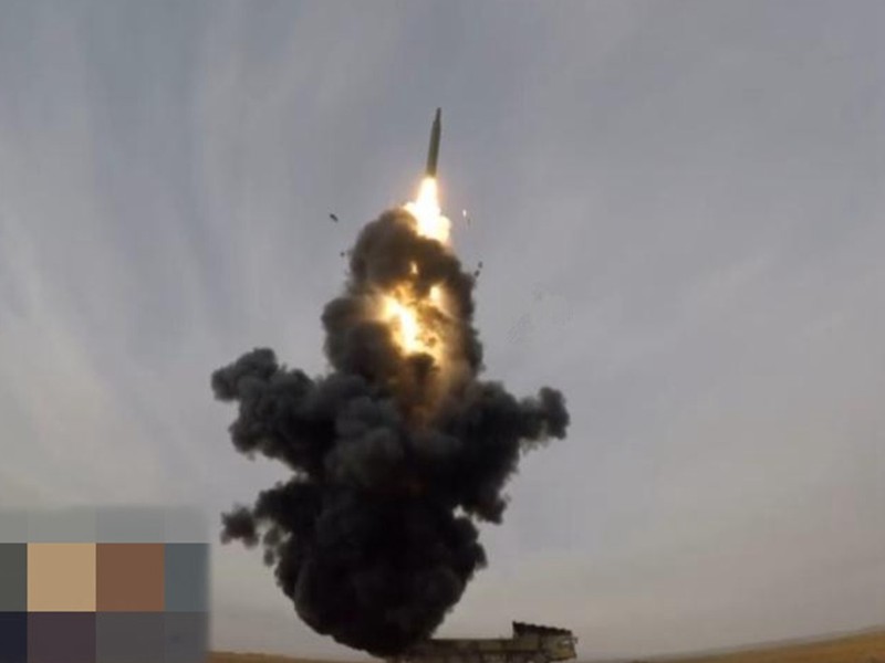 Hình ảnh phóng thử tên lửa DF-26 lần đầu tiên được Trung Quốc công bố sau khi ông John Richardson dọa đưa tàu sân bay vào eo biển Đài Loan.