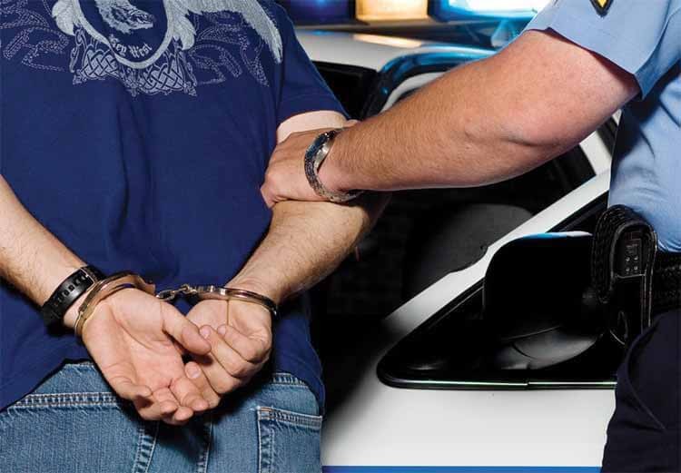 Ron Hansen bị FBI bắt giữ tại sân bay Tacoma tháng 6 năm 2018.