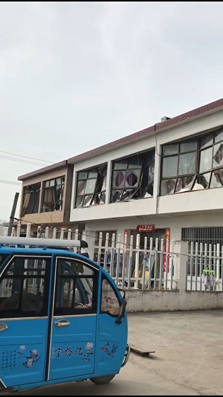 Cửa kính nhà cách 5 km cũng bị vỡ