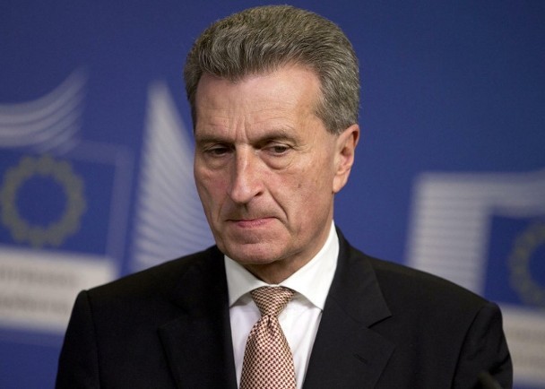 Ông Günther Oettinger Ủy viên về Ngân sách và Tài nguyên nhân lực của Ủy ban châu Âu đề nghị EU phải có quyền phủ quyết những hiệp nghị không phù hợp với lợi ích của cả liên minh.