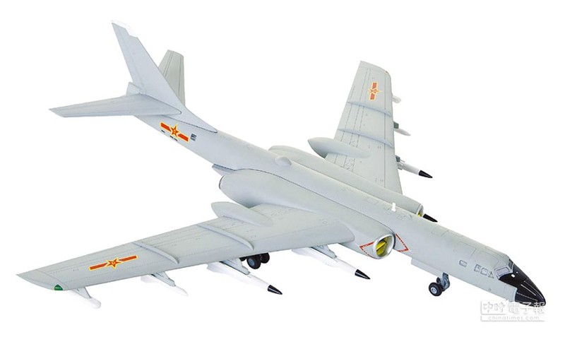 Máy bay H-6J nhìn từ trên xuống