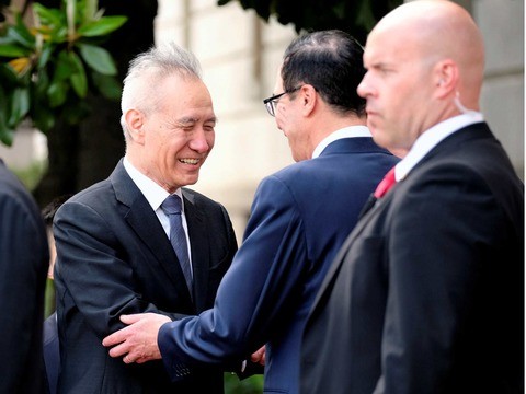 Bộ trưởng Tài chính Mỹ Steven Mnuchin đón ông Lưu Hạc