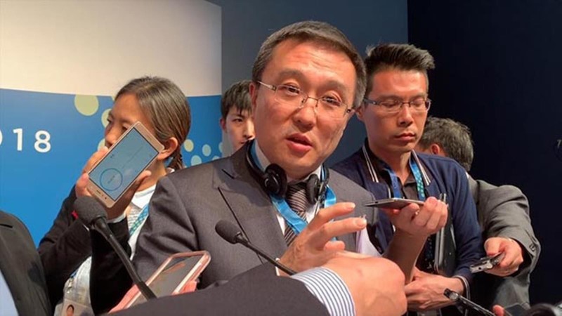 Ông Vương Tiểu Long: Trung Quốc hoan nghênh quyết định hủy bỏ một số hạn chế đối với Huawei của ông Donald Trump Về phản ứng của Trung Quốc, chiều ngày 29/6, ông Vương Tiểu Long, Vụ trưởng Kinh tế Quốc tế, Đặc phái viên của Bộ Ngoại giao Trung Quốc tại Hội nghị thượng đỉnh G20 đã tổ chức họp báo tại Trung tâm báo chí đoàn đại biểu Trung Quốc, bày tỏ hoan nghênh quyết định bãi bỏ các hạn chế đối với Công ty Huawei.