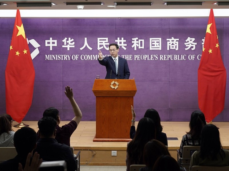 Người phát ngôn Bộ Thương mại Trung Quốc Cao Phong: “Nếu hai bên có thể đạt được hiệp nghị thì phải hủy bỏ toàn bộ việc áp thuế”. Người phát ngôn Bộ Thương mại Trung Quốc Cao Phong: “Nếu hai bên có thể đạt được hiệp nghị thì phải hủy bỏ toàn bộ việc áp thuế”.