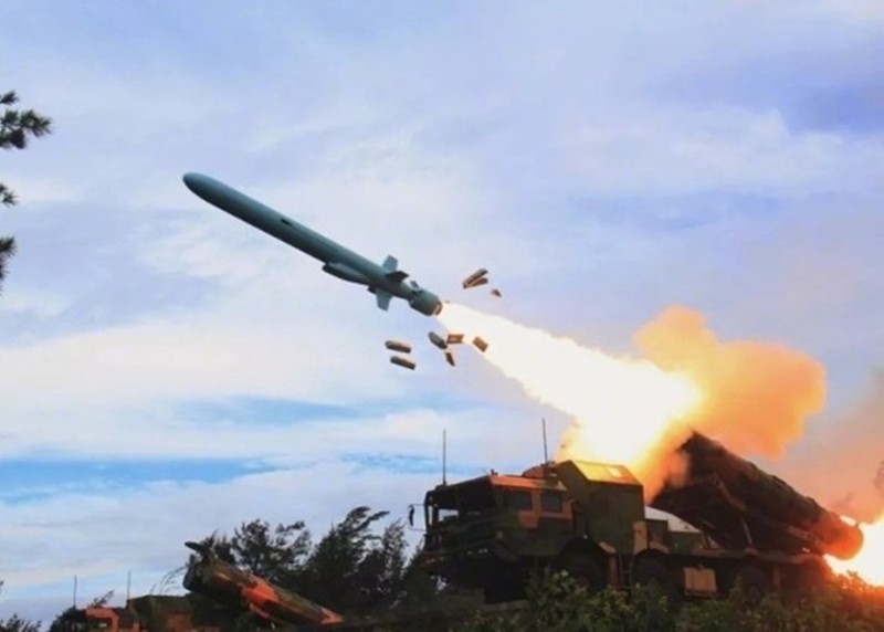 Bắn thử tên lửa chống hạm YJ-12