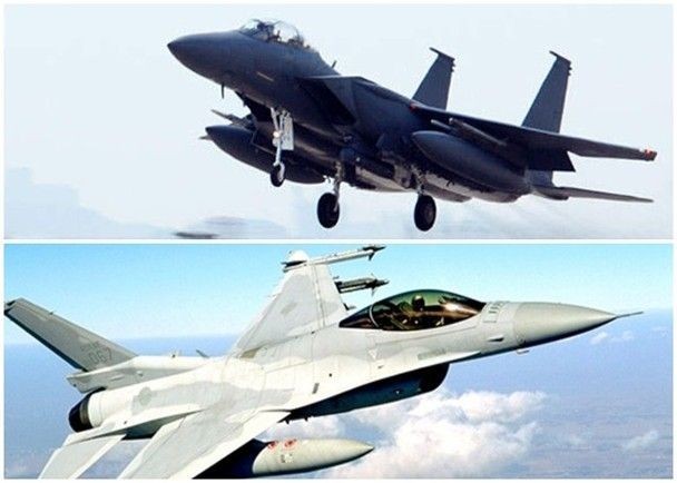 Máy bay KF-16 (trên) và F-15K (dưới) của không quân Hàn Quốc