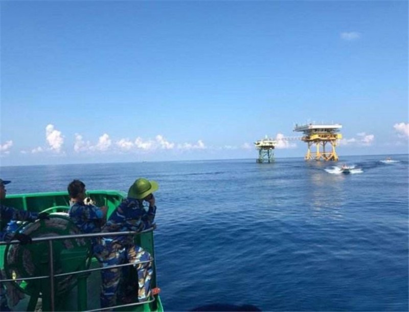 Hải quân nhân dân Việt Nam chốt giữ, bảo vệ vùng đặc quyền kinh tế và thềm lục địa của Tổ quốc