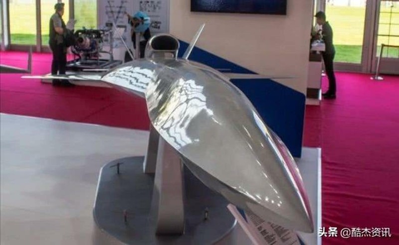 Chiếc LJ-1 mẫu được trưng bày tại Triển lãm hàng không Moscow 2019. Ảnh: Kknews