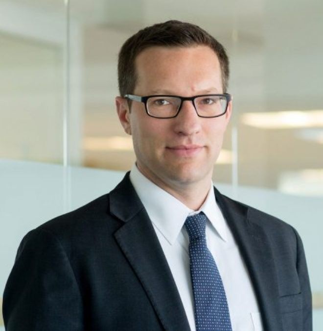 Ông Ely Ratners, Phó Chủ tịch CNAS coi phương thức đối xử của chính phủ Trump với Trung Quốc hiện nay là “đối kháng không cạnh tranh”