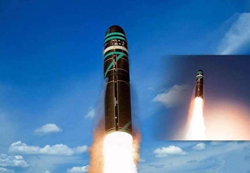 Tên lửa liên lục địa JL-2 phóng từ tàu ngầm Tên lửa liên lục địa JL-2 phóng từ tàu ngầm