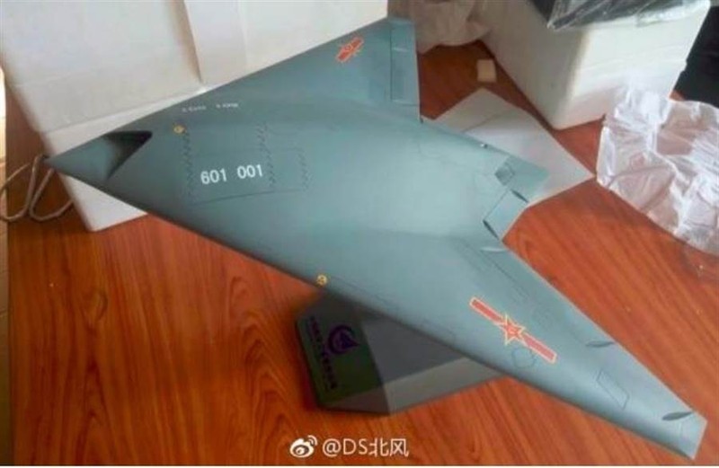 Mô hình thu nhỏ UAV tàng hình Lijian